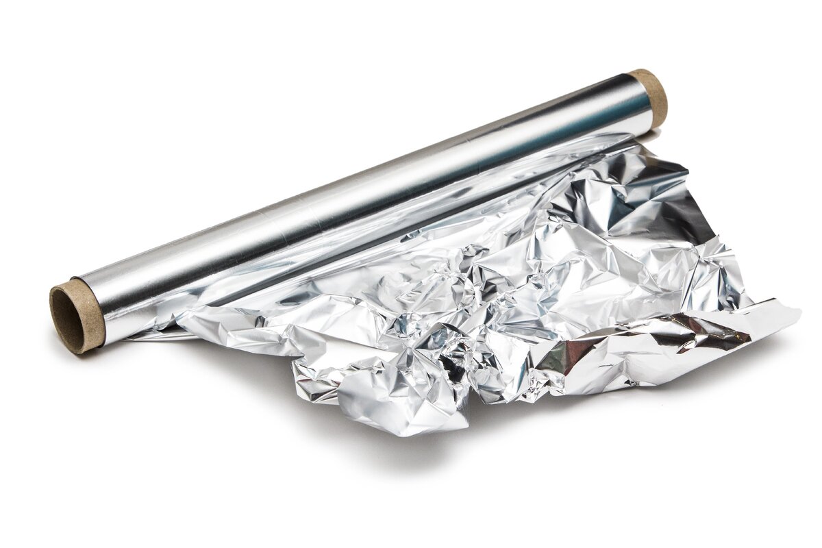 «Фольга алюминиевая: какая сторона отражает тепло, а какая поглощает? Узнай, как правильно запекать и хранить блюда»