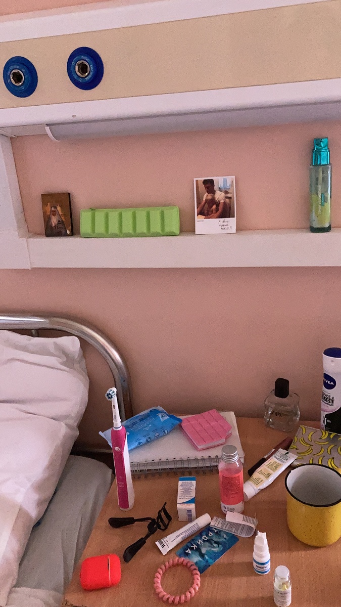 в больнице.