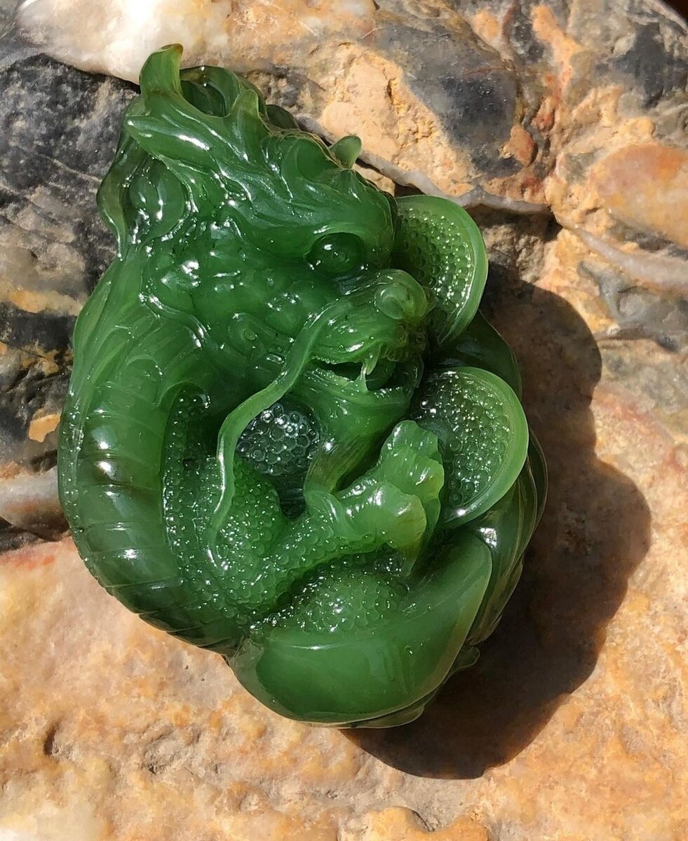 Нефрит. Автор фото: @uy_hua