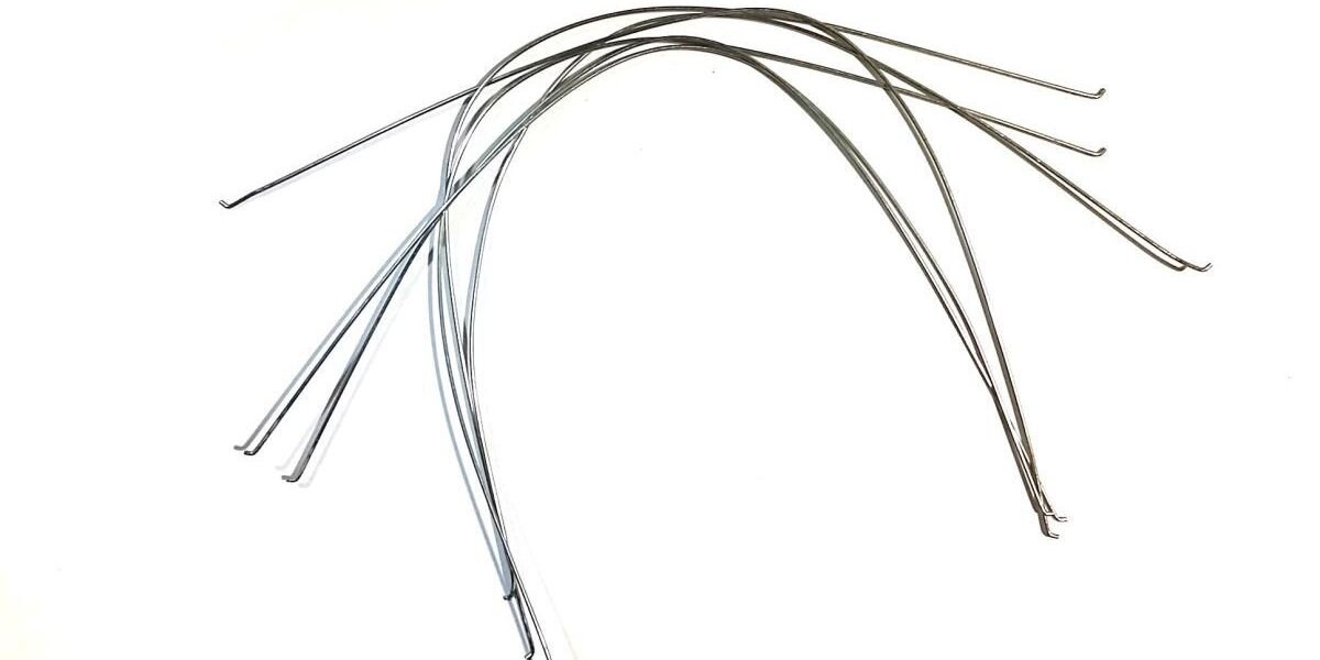 Более метра хорошей нержавеющей проволоки. Нигде бесплатно не дадут.