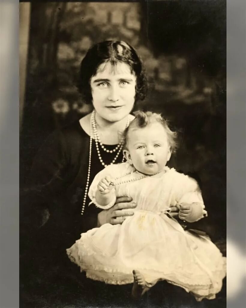 Королева-мать была женщиной с властным, стойким характером и воспитывала дочь такой же.