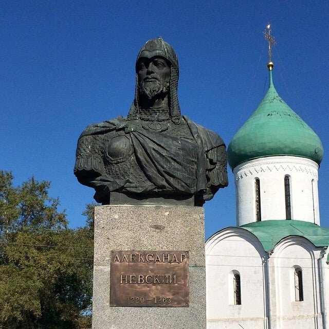 В честь князя. Памятник Александра Невского в Переславле Залесском. Александр Невский памятник в Переславле Залесском. Памятник Александру Невскому в Переславле Залесском. Переяславль Родина Александра Невского.