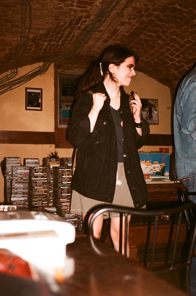 Фото с вечера №2. На заднем плане виднеется все, что мы туда притащили....