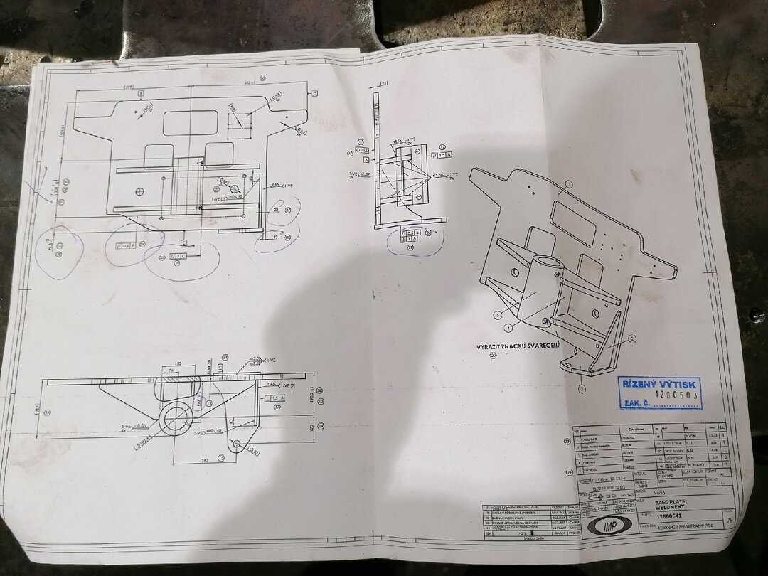 (с) Фото автора. Один из примеров простого сборочно-сварочного чертежа. Ещё фото справа->->->