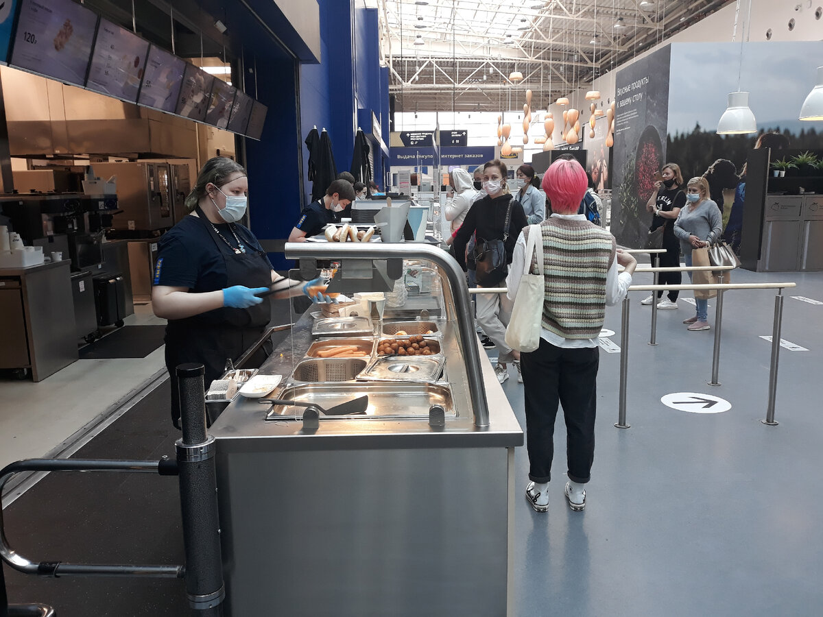 Чем питалась девушка с розовыми волосами, я не знаю! А о том, что ели мы, поведаю... Чуть позже! ;) / Фотографии из личного архива автора.