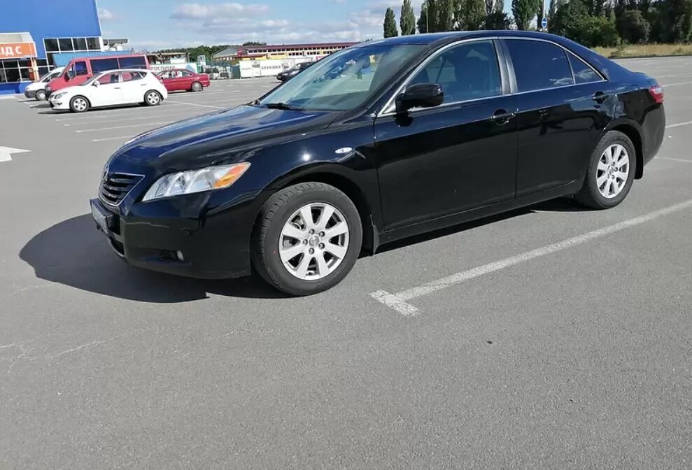 Тойота Камри.