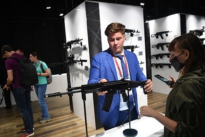 Главный конструктор «Калашникова» объяснил критику АК-12 новыми элементами конструкции