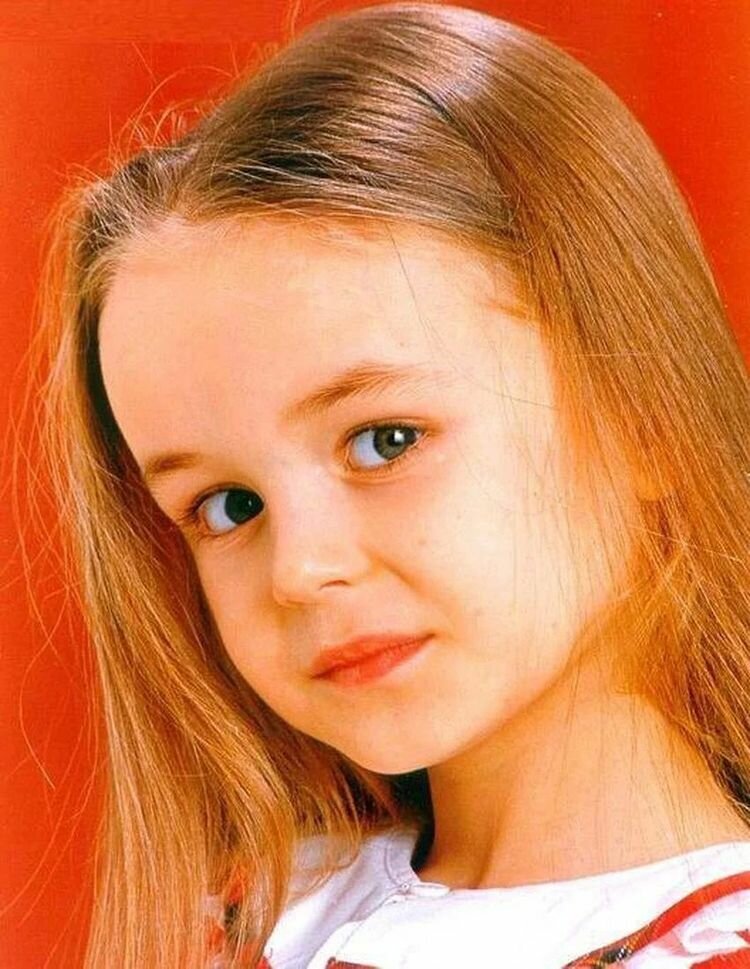 Полина в детстве
