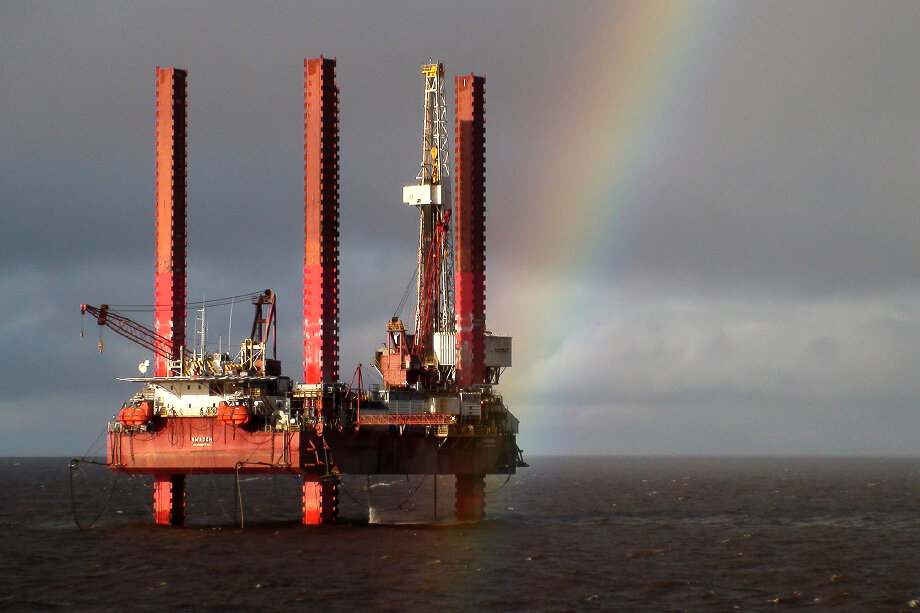 При добыче нефти в акватории Азовского моря вода из водоносных горизонтов была помехой, теперь её рассматривают как полезное ископаемое. Фото: сайт предприятия «Газпром флот»