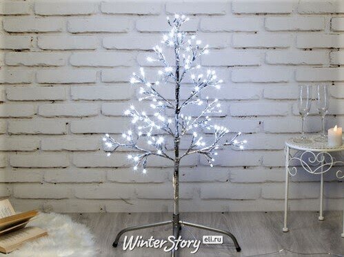 При выключенном свете подсветка светодиодного дерева заменит ночник