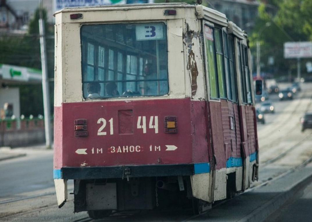 Почему на трамваях указывают занос в метрах, он же по рельсам едет. И  откуда там вынос | Хьюстон, у нас отмена | Дзен