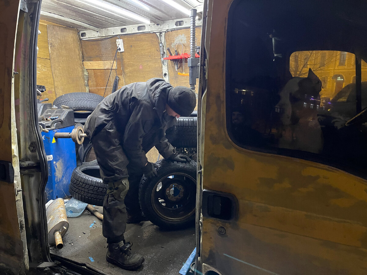 В салоне главный помощник!