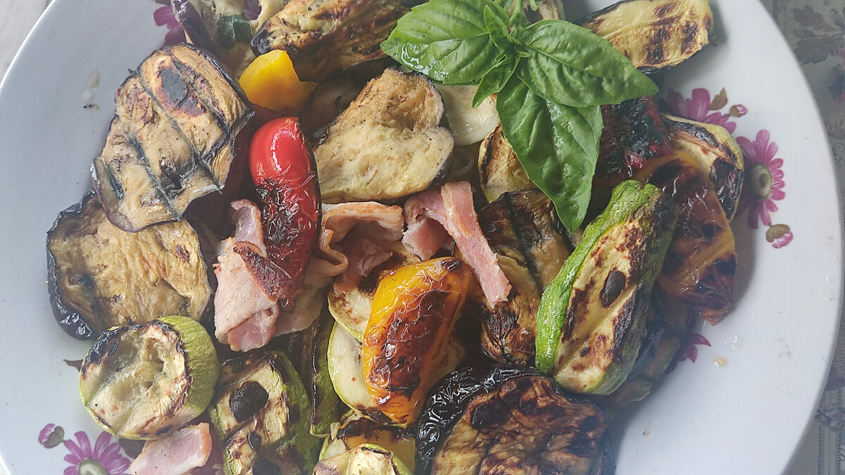 Самые вкусные здесь - кабачки. 