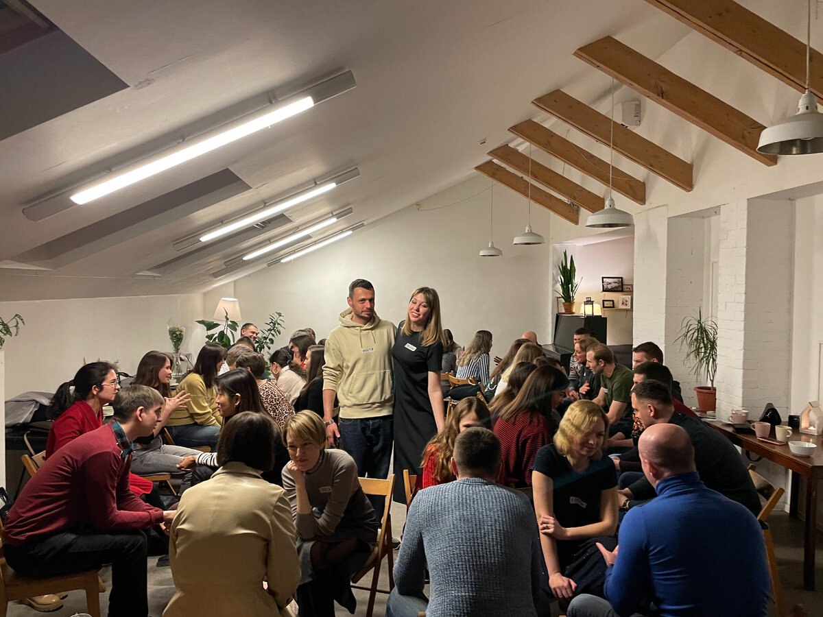 Полина Ларина и её соведущий Константин Николаев