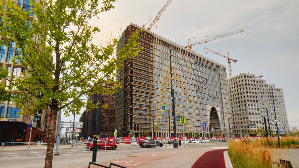 Левее парка