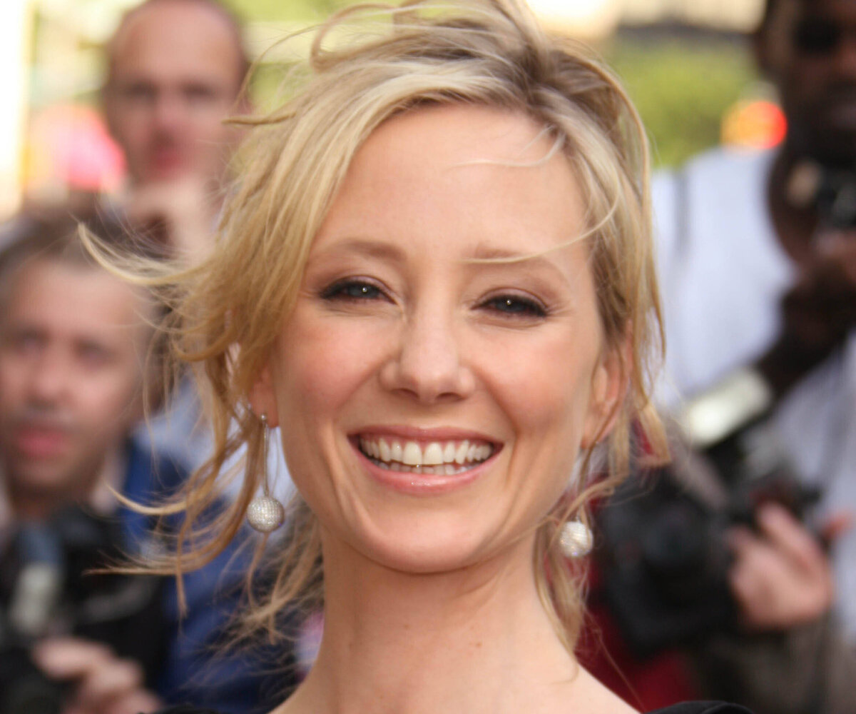     Сильные травмы груди и отравление дымом: раскрыты ужасные причины смерти Энн Хеч