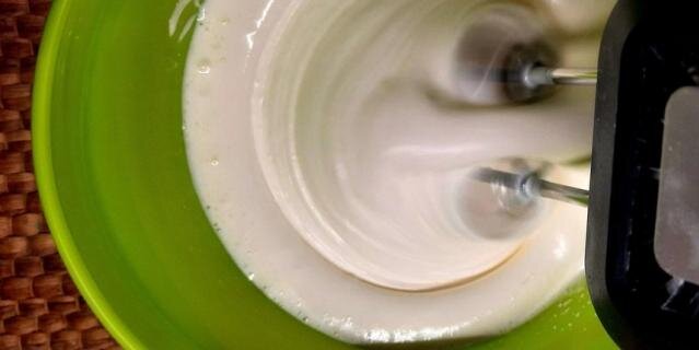    Как приготовить шарлотку всего из четырех ингредиентов – рецепт.Зинаида Белова