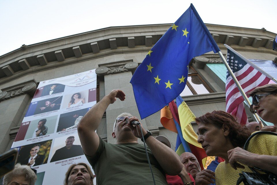     На митинге требуют выхода Армении из состава Организации Договора о коллективной безопасности. Фото: Александр Патрин/ТАСС