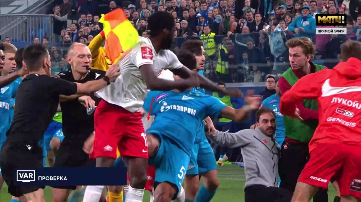Эпизод матча "Зенит" - "Спартак". Фото - скриншот "Матч ТВ".