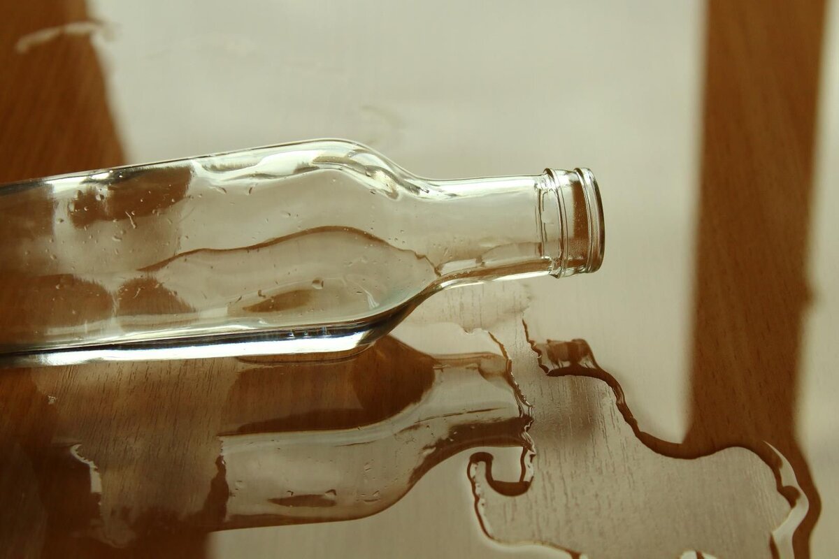 Случайно пролил самогон на прах деда. Кухня Water spilling on the Floor. Мебель яд картинки. Bottle on Table and drinking meme.