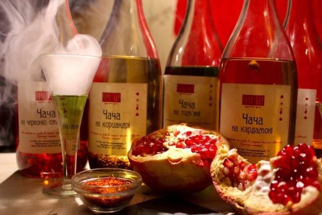 Брага из винограда для самогона. Производство чачи. Чача тайм тбилиси. Чача рецепт. Самогон из винограда из изабеллы.