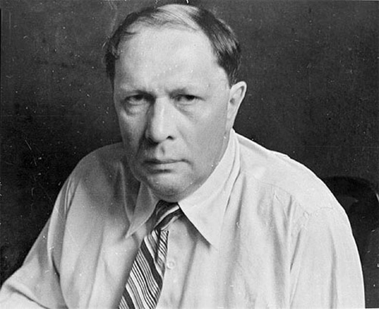 А.Н. Толстой. Фото отсюда: https://regnum.ru/uploads/pictures/news/2017/01/09/regnum_picture_148398394691614_normal.jpg