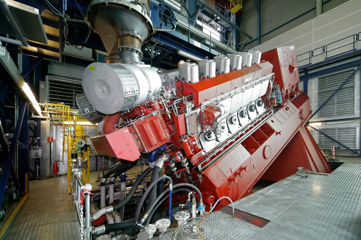 Принцип работы судового двигателя