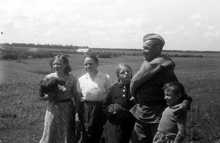 фото Возвращение фронтовика взято из открытых источников