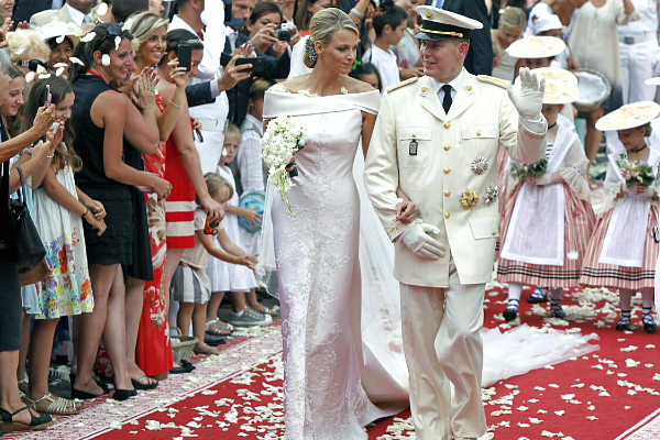 Свадьба князя Альбера II и Шарлен Уиттсток. Источник elle.ru