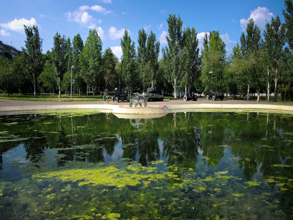 Парки самары. Парк Победы Самара. Дворец ветеранов/парк Победы Самара. Парк Победы Самара техника. Парк Победы Самара озеро.