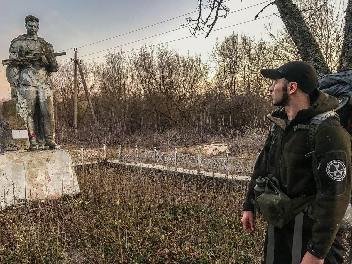 Заброшенные памятники солдатам ВОВ в Чернобыльской зоне отчуждения. Подборка фото