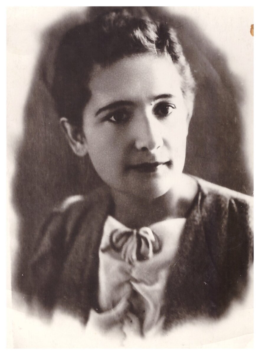 Его жене Елизавете 31 год