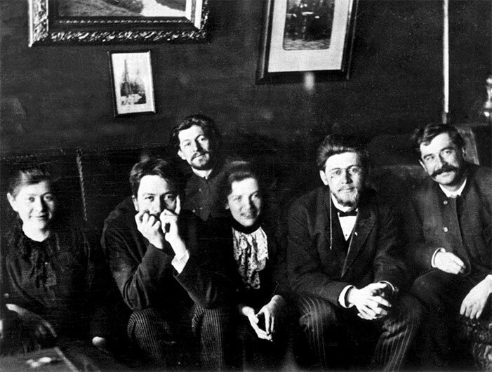 Иллюстрация найдена на Яндекс.Картинках. Чеховы.