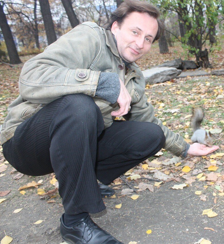 Алексей Шевырин  и белочка