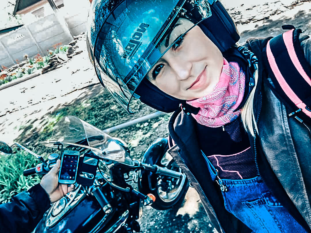 Nolan - один из любимых моих мотошлемов. Если интересно, в чем катаю - читайте на канале. Сделала подробный обзор своих шапочек...