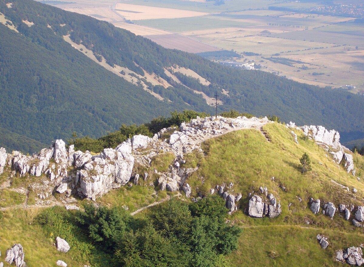 Перевал шипка болгария. Гора Шипка Болгария. Шипкинский перевал Болгария. Стара планина и Шипка.