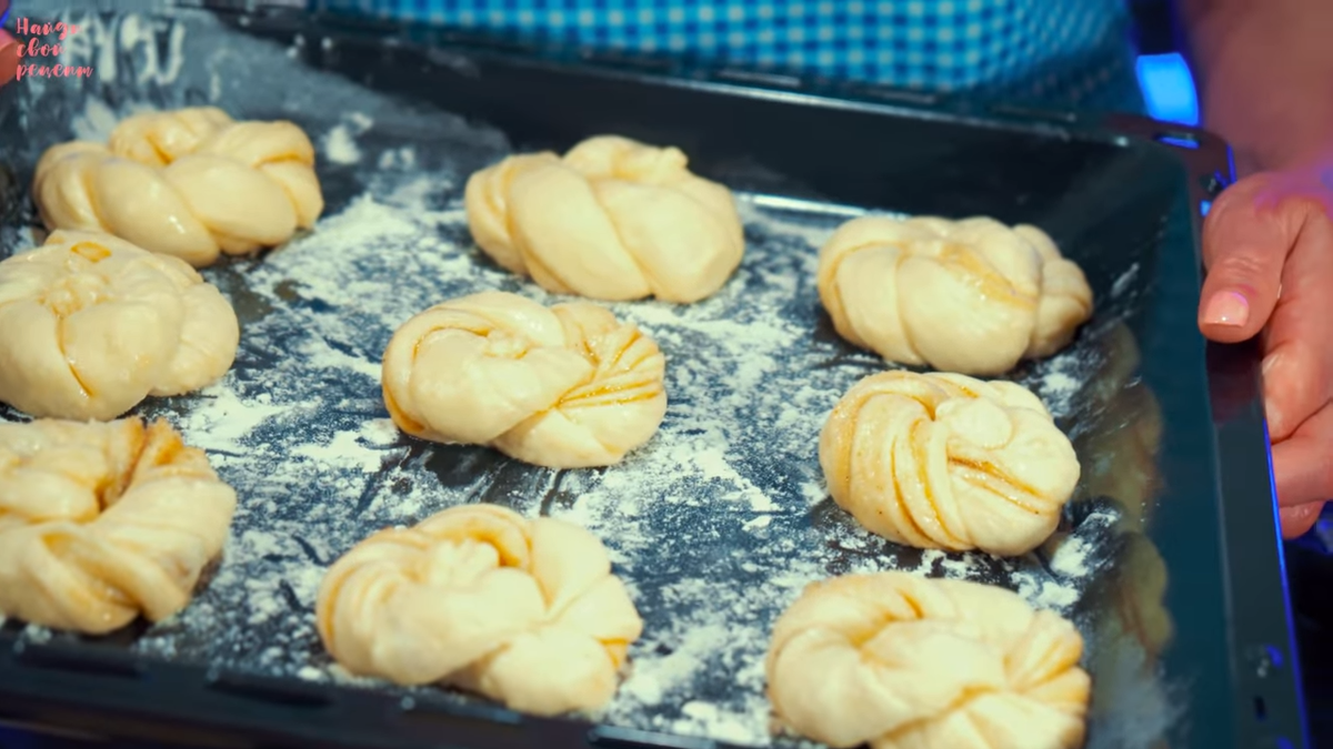 Их пряный аромат и индивидуальный вкус мгновенно покоряют – сахарные булочки с корицей!