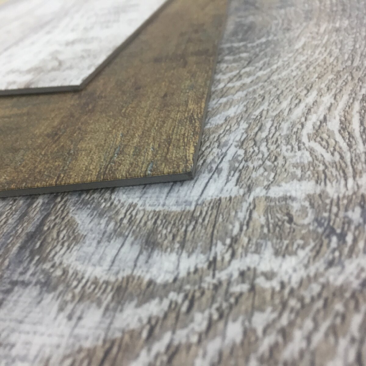 Клеевая плитка ПВХ фирмы Tarkett.