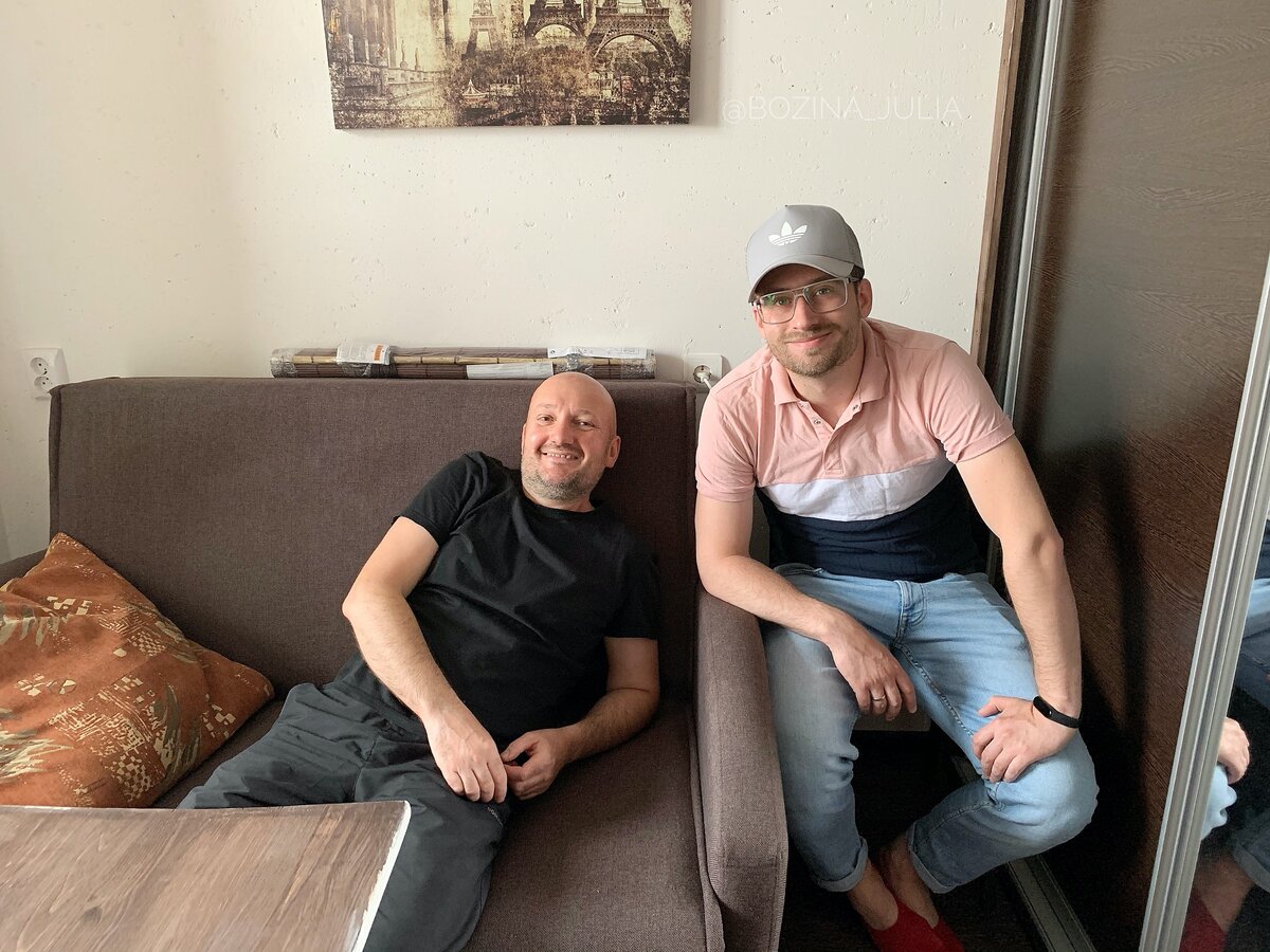 А это фото специально для тех, кто захочет своровать мою статью (как это случилось с моей публикацией про баню). В кепке мой муж, а в чёрном – наш друг. И он будет очень злой =) 