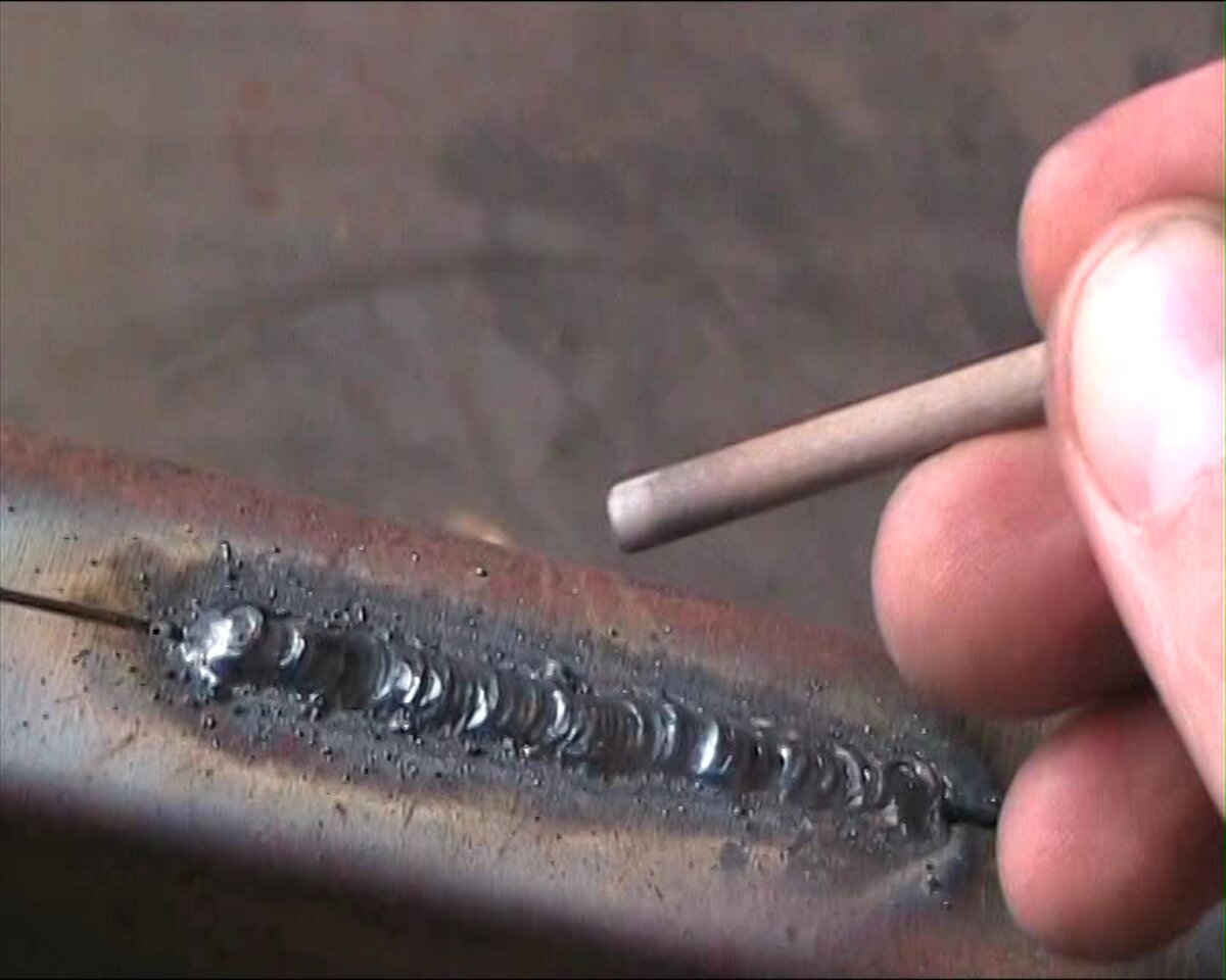 сварной шов электродуговой сваркой. идеальный сварной шов электродом. электроды для сварки металла 1. идеальный сварной шов электродом. сварочные швы электродуговой сваркой.