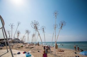 А в Сочи мы готовы выезжать уже 1 июля! Мы арендовали самые уютные гостиницы для наших семей, на первой линия от моря, с панорамными окнами, предусмотрен также вариант размещения в отдельных домиках для каждой семьи. Стоимость сочинских каникул для наших семей: 12 000 с человека в сентябре и 14 000 с человека в июле-августе.