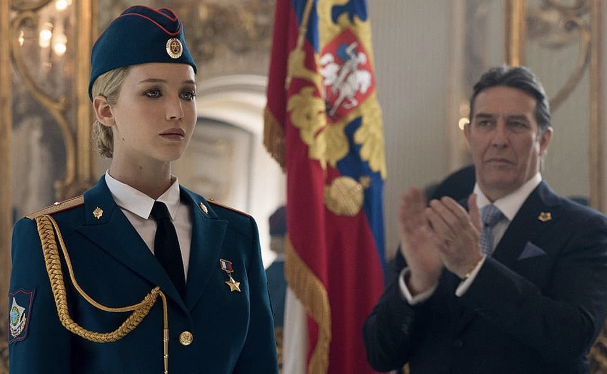 Лоуренс в фильме "Красный воробей"