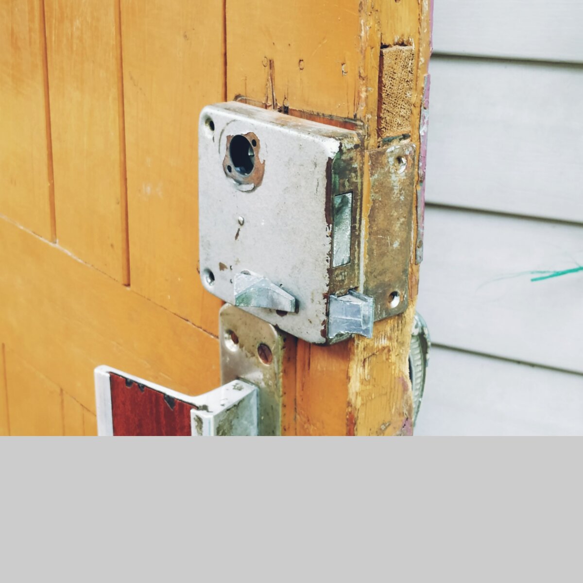 Ветеран. Тушинский накладной замок.