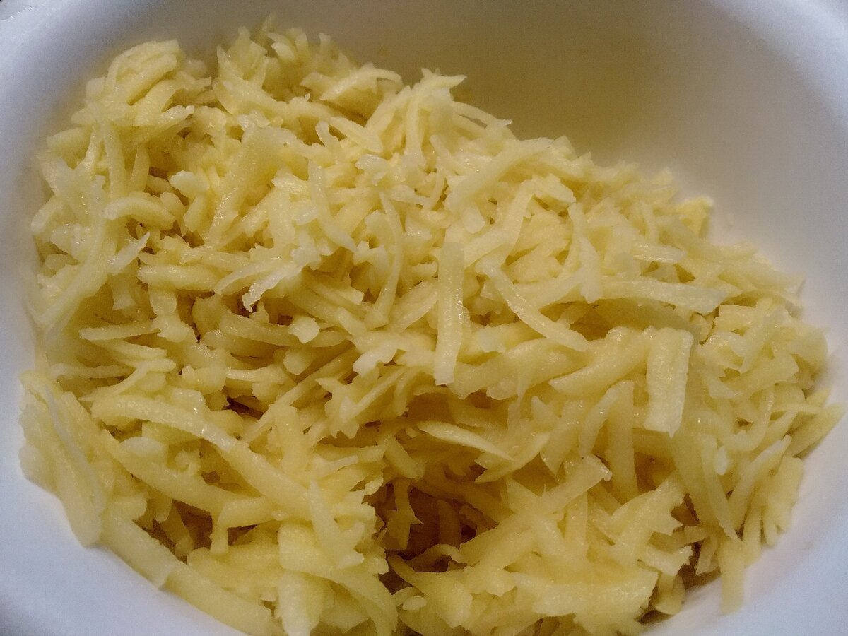 Натертая для драников картошка