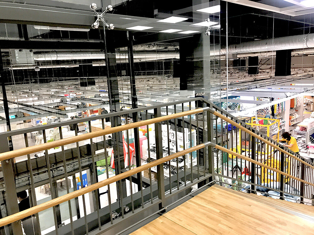 Первый этаж IKEA с лестницы