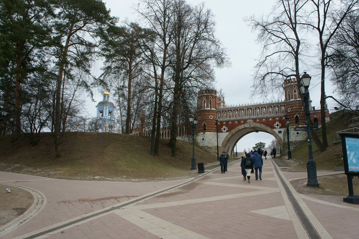 Ворота в дворцовую зону