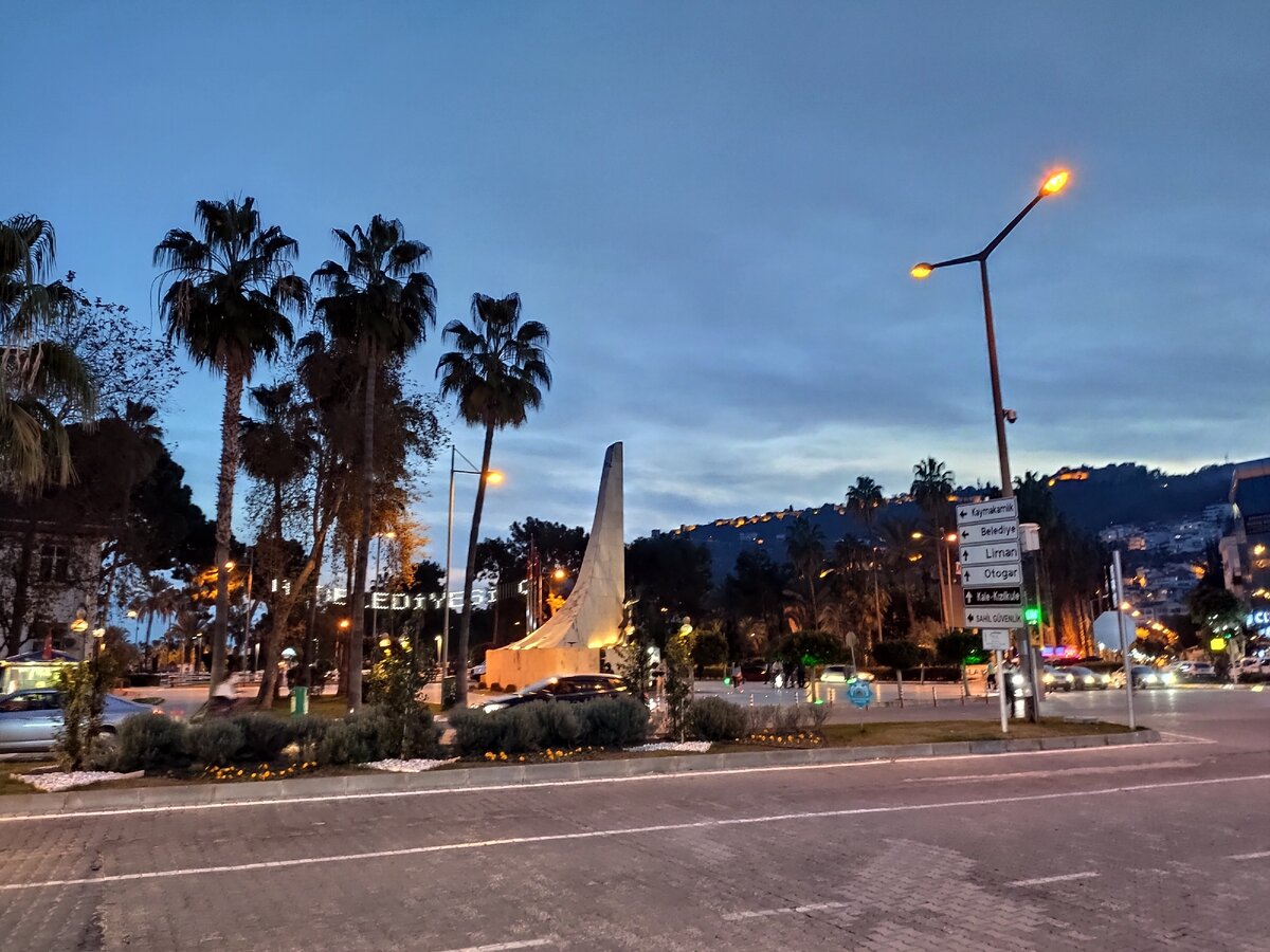 Центр Аланьи в сумерки