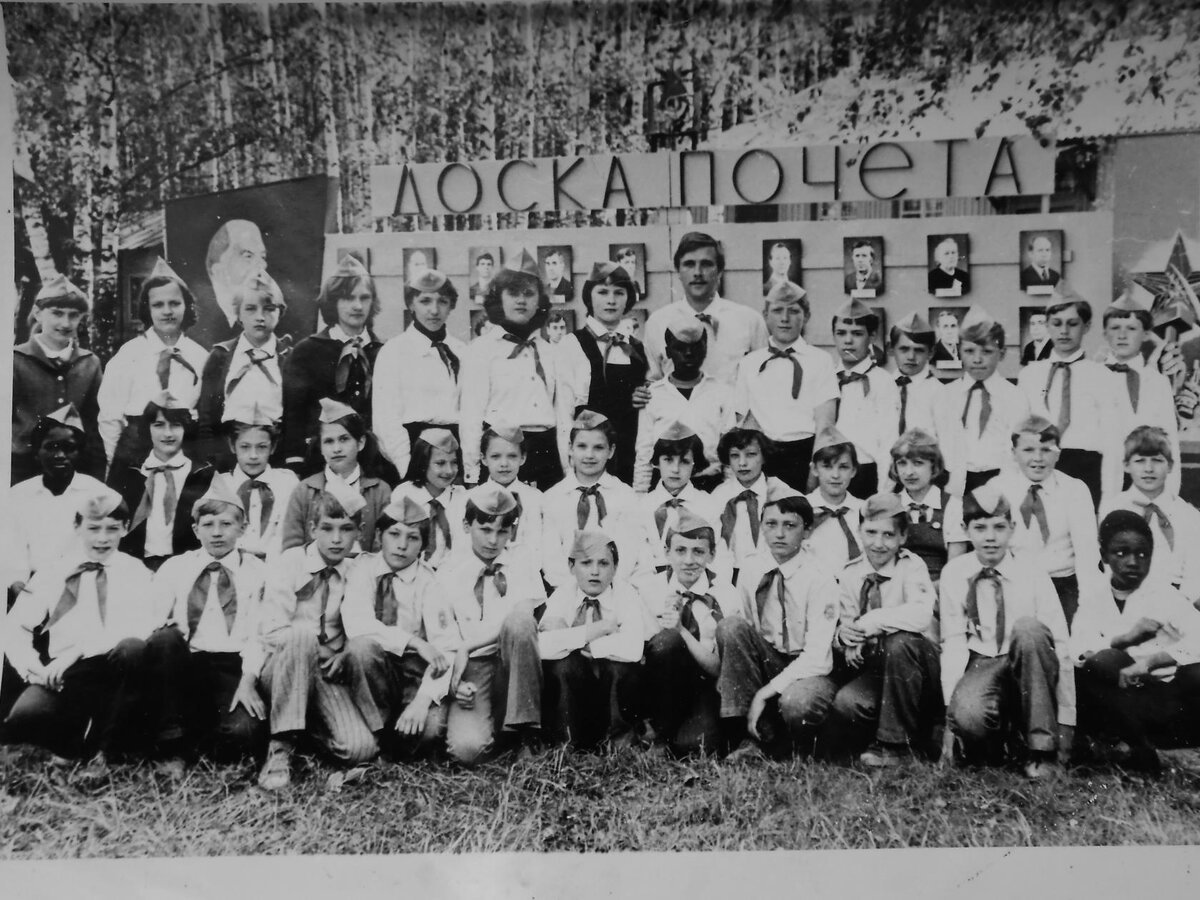 Я здесь есть. Кто узнает автора - приз.