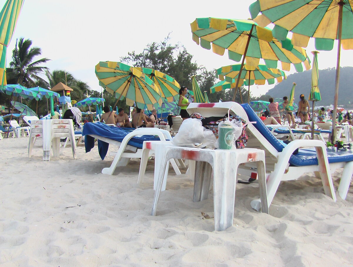 Пляж Патонга с кварцевым песком. В основном везде песок - коралловый.