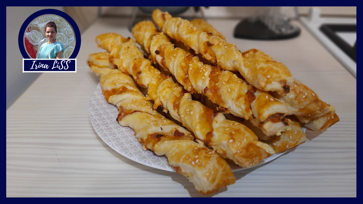 Слоеные хрустящие спиральки палочки с ветчиной и сыром в духовке – Что испечь из готового слоеного бездрожжевого теста – Простой рецепт выпечки